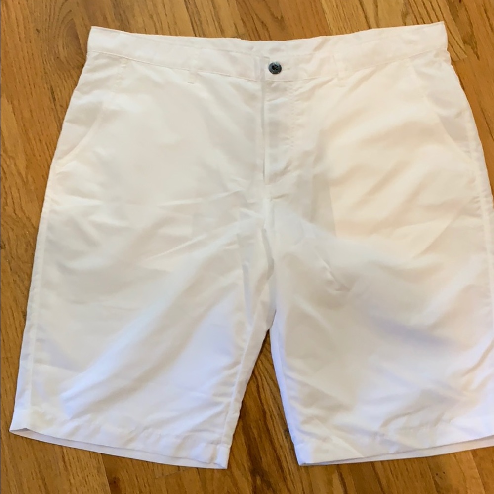 Men’s golf shorts